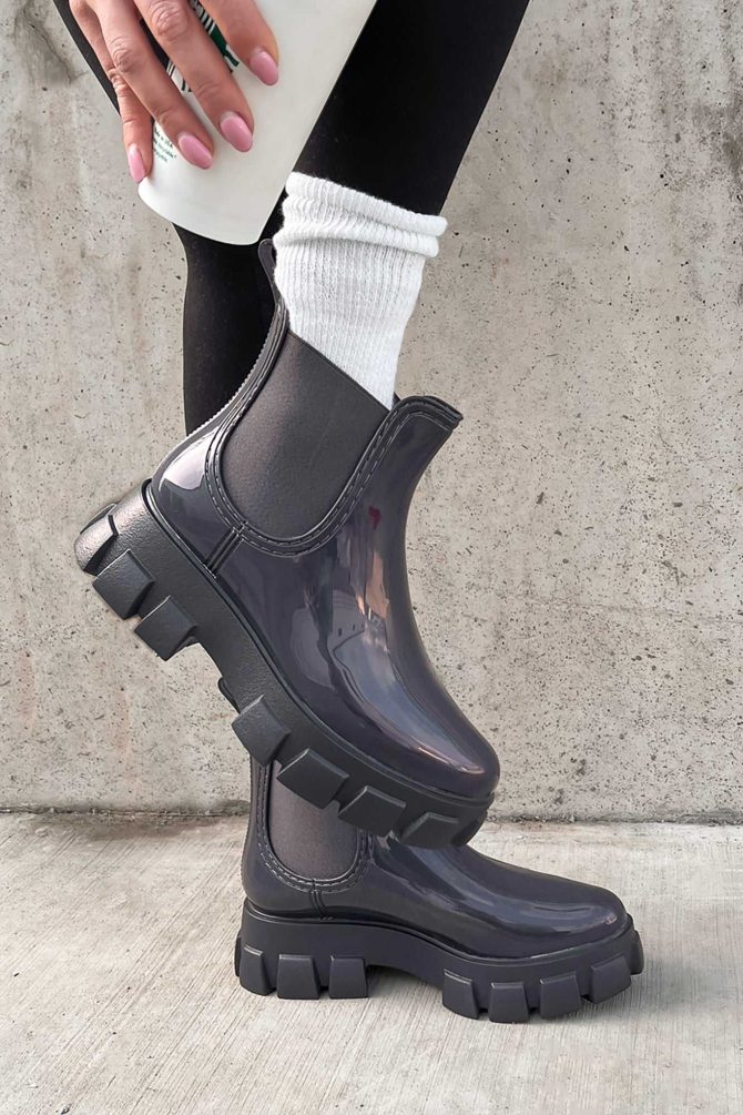 Doorbuster Walking In The Rain Lug Sole Chelsea Rain Boots (Grey Paten ?? NanaMacs